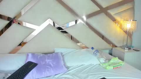 Snapshot of hanna_azumi_ chatting on 01-20-25, 02:22 hanna online show from 01-20-25, 02:22