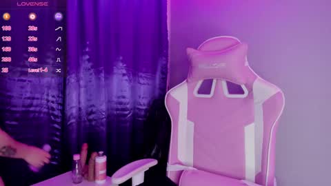 Snapshot of hanna_azumi_ chatting on 01-23-25, 03:05 hanna online show from 01-23-25, 03:05