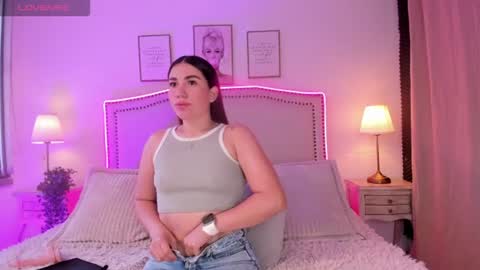 Snapshot of hanna_klover chatting on 06-17-26, 12:18 Hanna Klover online show from 06-17-26, 12:18