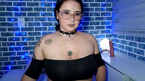 Snapshot of hanna_moons chatting on 06-13-26, 02:53 hanna_moons online show from 06-13-26, 02:53