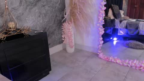 Snapshot of hanna_moss chatting on 05-15-26, 11:45 Hanna online show from 05-15-26, 11:45