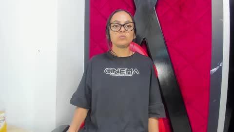 Snapshot of hanna_slut chatting on 01-11-25, 03:02 EVA online show from 01-11-25, 03:02