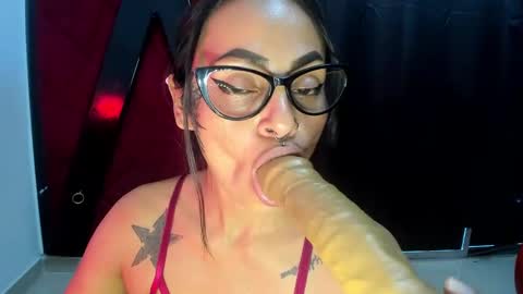 Snapshot of hanna_slut chatting on 02-12-25, 09:33 EVA online show from 02-12-25, 09:33