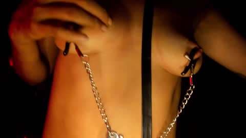 Snapshot of hanna_slut chatting on 02-19-25, 01:08 EVA online show from 02-19-25, 01:08