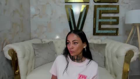 Snapshot of hanna_slut chatting on 11-25-25, 10:15 EVA online show from 11-25-25, 10:15