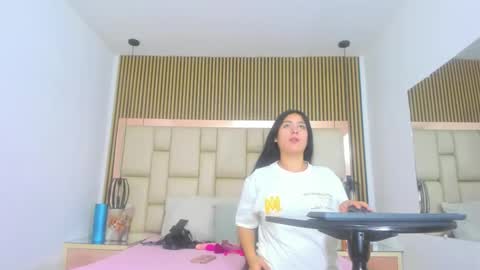 Snapshot of hannaandcherri chatting on 11-25-25, 08:09 hannaANDcherri online show from 11-25-25, 08:09