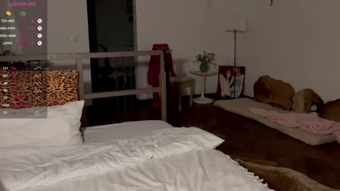 Snapshot of hannah_allin chatting on 02-19-25, 05:49 Hannah Allin online show from 02-19-25, 05:49