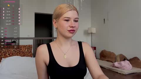 Snapshot of hannah_allin chatting on 02-21-25, 01:55 Hannah Allin online show from 02-21-25, 01:55