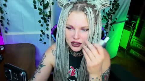 Hannah online show from 11-14-25, 06:28