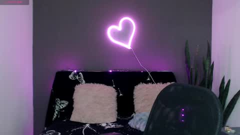 Snapshot of hannah_hexx chatting on 04-24-26, 04:04 HannahHexx online show from 04-24-26, 04:04