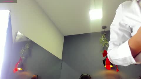 Snapshot of hannah_miller__ chatting on 12-17-24, 11:28 HANNAH MILLER online show from 12-17-24, 11:28