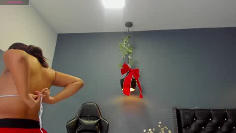 Snapshot of hannah_miller__ chatting on 12-18-24, 11:24 HANNAH MILLER online show from 12-18-24, 11:24