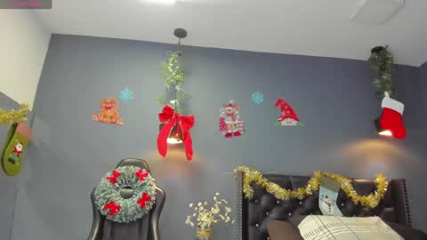 Snapshot of hannah_miller__ chatting on 12-20-24, 11:21 HANNAH MILLER online show from 12-20-24, 11:21