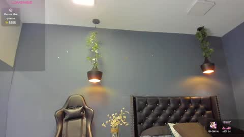 Snapshot of hannah_miller__ chatting on 01-14-25, 11:10 HANNAH MILLER online show from 01-14-25, 11:10