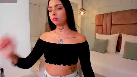 Hannah Milton online show from 11-19-25, 10:43