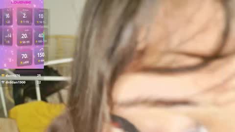 Snapshot of hannah_warren chatting on 12-17-25, 12:55 Kamila online show from 12-17-25, 12:55