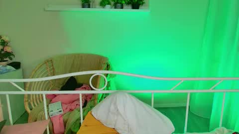 Snapshot of hannah_warren chatting on 01-06-26, 02:48 Kamila online show from 01-06-26, 02:48