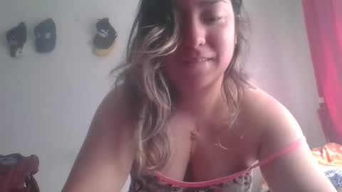 Snapshot of hannahevans2 chatting on 02-05-26, 02:22 hannahevans2 online show from 02-05-26, 02:22