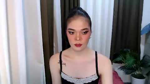 HANNAH online show from 05-11-26, 03:07