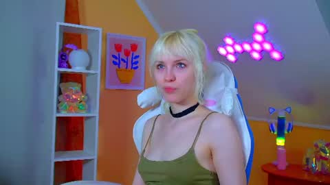 Hannah online show from 06-10-26, 06:29