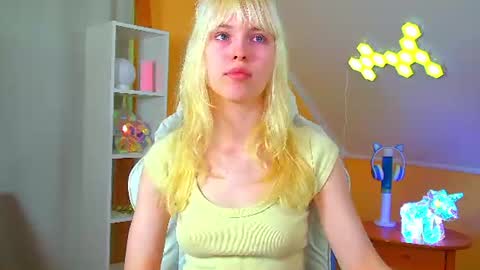 Hannah online show from 08-04-26, 05:54