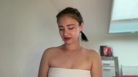 Snapshot of hannahinto chatting on 06-27-26, 12:55 hannahinto online show from 06-27-26, 12:55