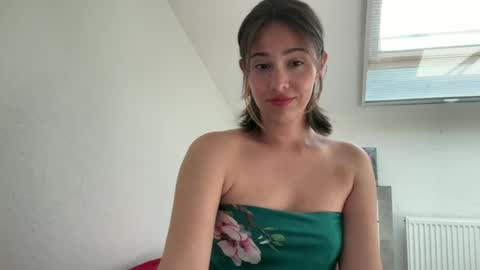 Snapshot of hannahinto chatting on 07-16-26, 01:06 hannahinto online show from 07-16-26, 01:06