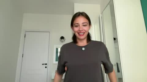 Snapshot of hannahinto chatting on 08-02-26, 12:47 hannahinto online show from 08-02-26, 12:47