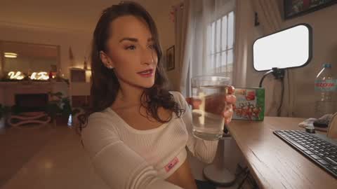 Hannah James online show from 12-19-25, 03:30