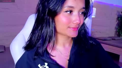 hannahmonttgomery  Help me reach 100 Hands up online show from 04-29-26, 04:11