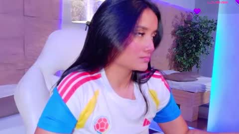 hannahmonttgomery  Help me reach 100 Hands up online show from 07-07-26, 05:06