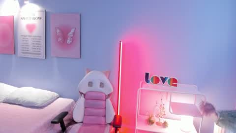 Hannah online show from 04-08-26, 12:27