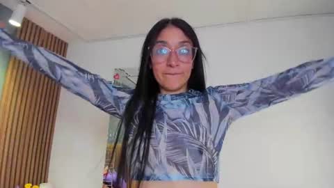 hannawen_ online show from 07-16-26, 03:45