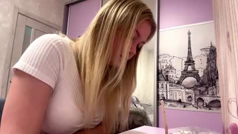 Snapshot of hannawindholz chatting on 07-22-26, 01:30 Kate online show from 07-22-26, 01:30