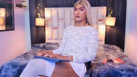 Snapshot of hanzking01 chatting on 09-15-25, 02:11 Hanzking01 online show from 09-15-25, 02:11