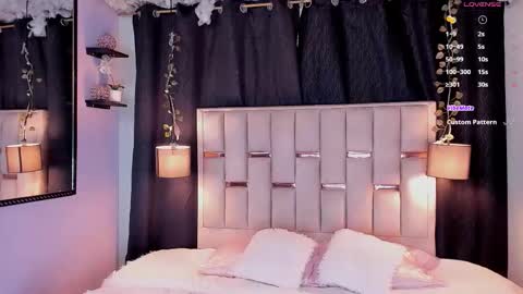 Snapshot of hanzking01 chatting on 11-18-25, 03:12 Hanzking01 online show from 11-18-25, 03:12