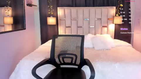 Snapshot of hanzking01 chatting on 11-30-25, 03:54 Hanzking01 online show from 11-30-25, 03:54