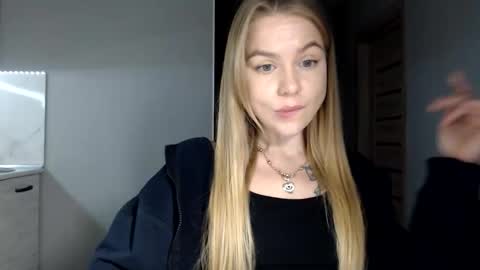 happy_fox_ online show from 12-13-25, 07:53