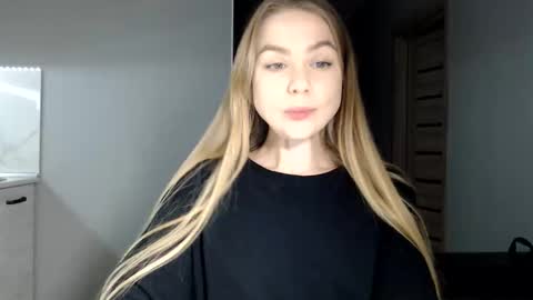 happy_fox_ online show from 12-14-25, 06:23