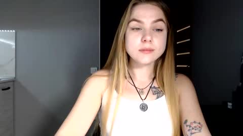 happy_fox_ online show from 03-19-26, 08:35