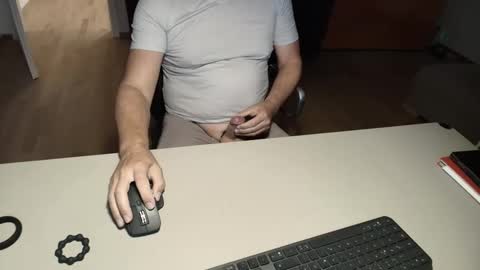 Snapshot of happybugger chatting on 09-15-25, 05:13 Cum for you online show from 09-15-25, 05:13