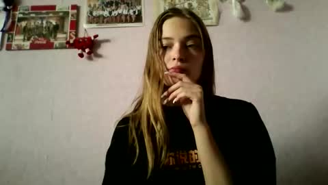 Snapshot of happyemily18 chatting on 11-10-25, 09:30 happyemily online show from 11-10-25, 09:30