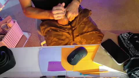 Snapshot of happyendingstory chatting on 11-13-25, 08:24 Josh Hamilton online show from 11-13-25, 08:24