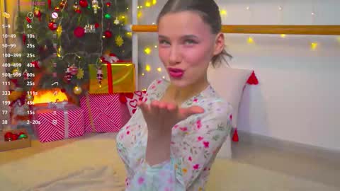 Snapshot of happynewdear chatting on 01-14-26, 05:46 Evy online show from 01-14-26, 05:46