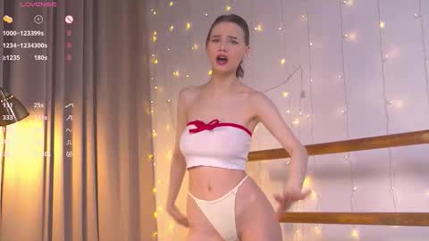 Snapshot of happynewdear chatting on 02-03-26, 12:53 Evy online show from 02-03-26, 12:53