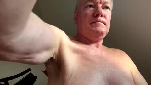 Snapshot of happysierra chatting on 03-11-25, 10:29 Harry online show from 03-11-25, 10:29