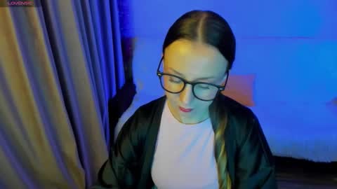 Stephanie online show from 10-11-25, 04:49