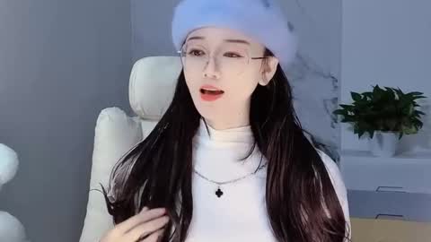 Snapshot of happysweetie168 chatting on 12-08-24, 03:43 Daisy online show from 12-08-24, 03:43