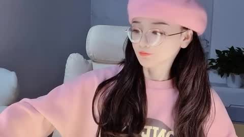 Snapshot of happysweetie168 chatting on 12-14-24, 06:41 Daisy online show from 12-14-24, 06:41