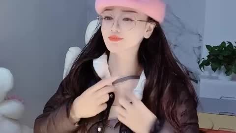 Snapshot of happysweetie168 chatting on 12-20-24, 03:47 Daisy online show from 12-20-24, 03:47